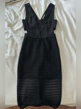 Black V-neck Mustard Seed dress - small